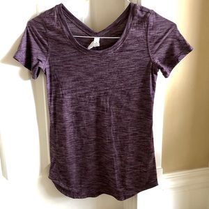 lululemon t-shirt